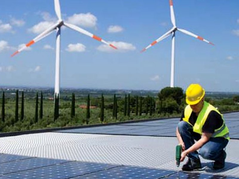Thermal inspection of a solar panel with a performance report